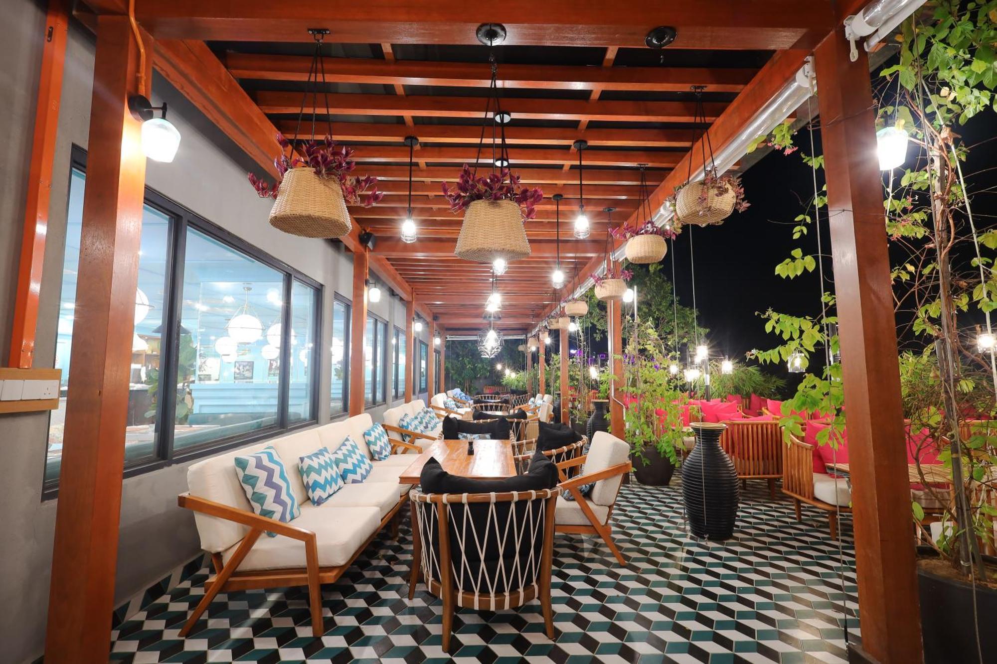 The Riyaz Lavanya Langkawi Pantai Cenang  Exteriör bild The interior of the restaurant