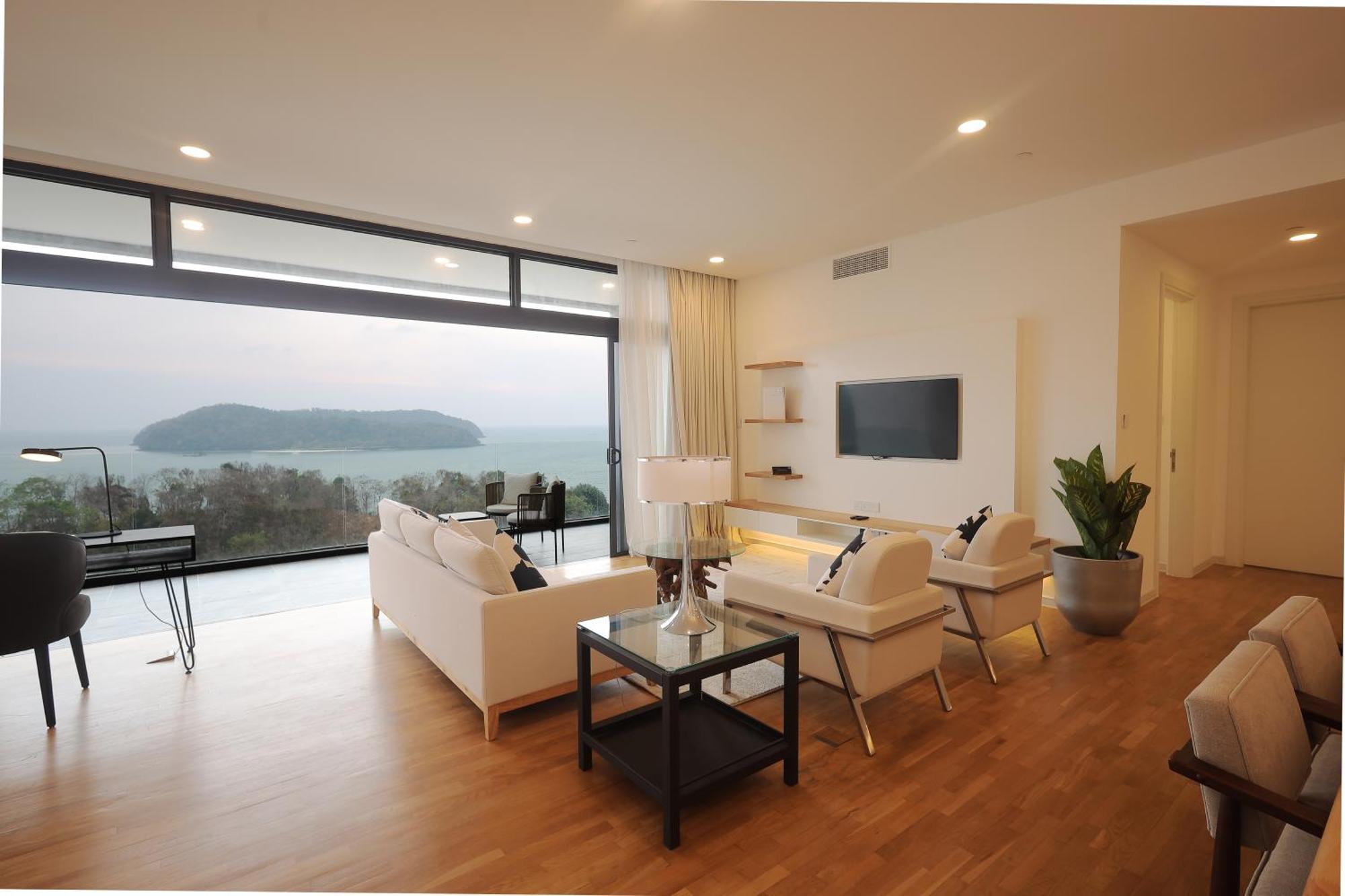 The Riyaz Lavanya Langkawi Pantai Cenang  Exteriör bild A living room in a house