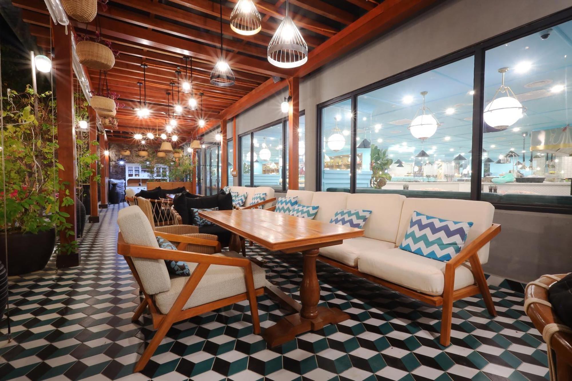 The Riyaz Lavanya Langkawi Pantai Cenang  Exteriör bild The interior of the restaurant