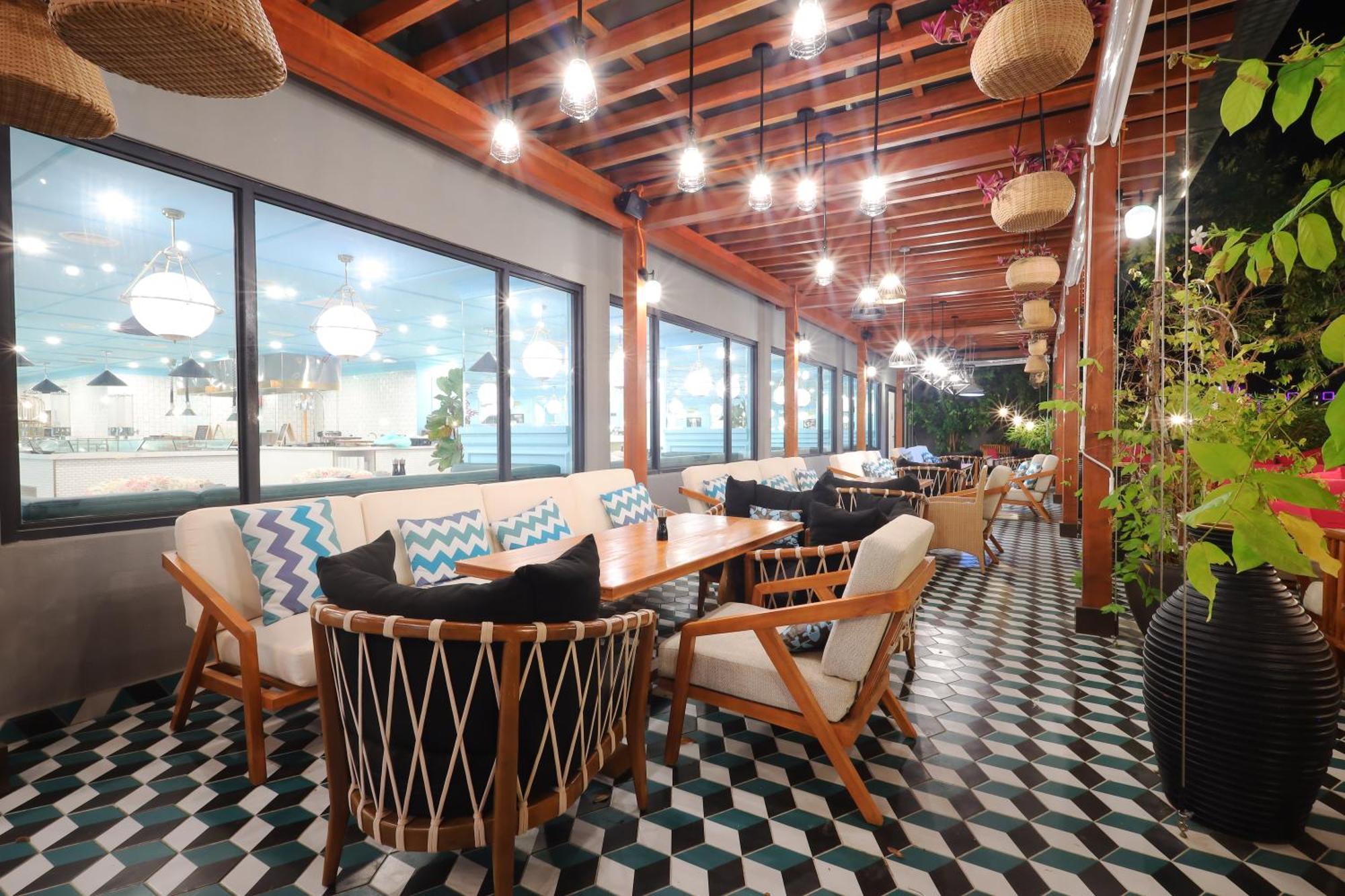 The Riyaz Lavanya Langkawi Pantai Cenang  Exteriör bild The interior of the restaurant